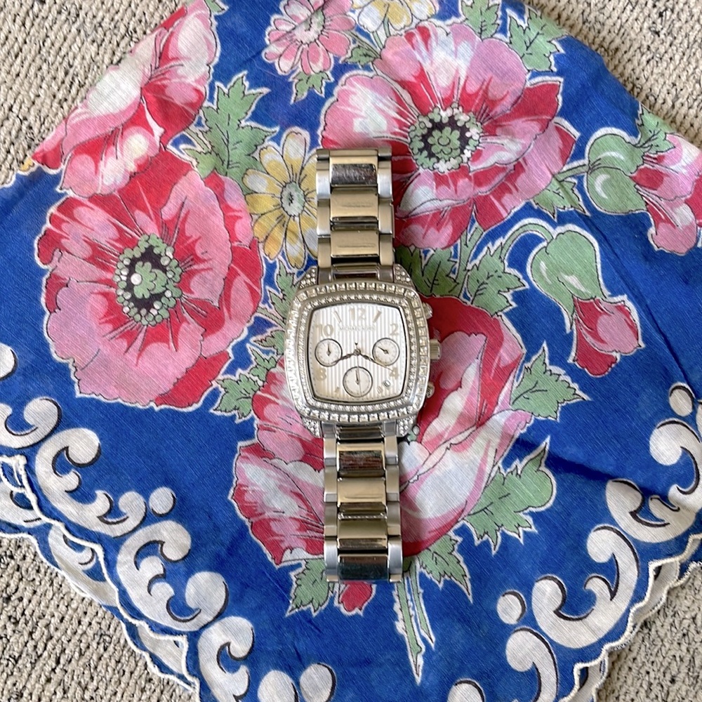 Michael Kors ladies watch. Silver. Crystal. Classy.